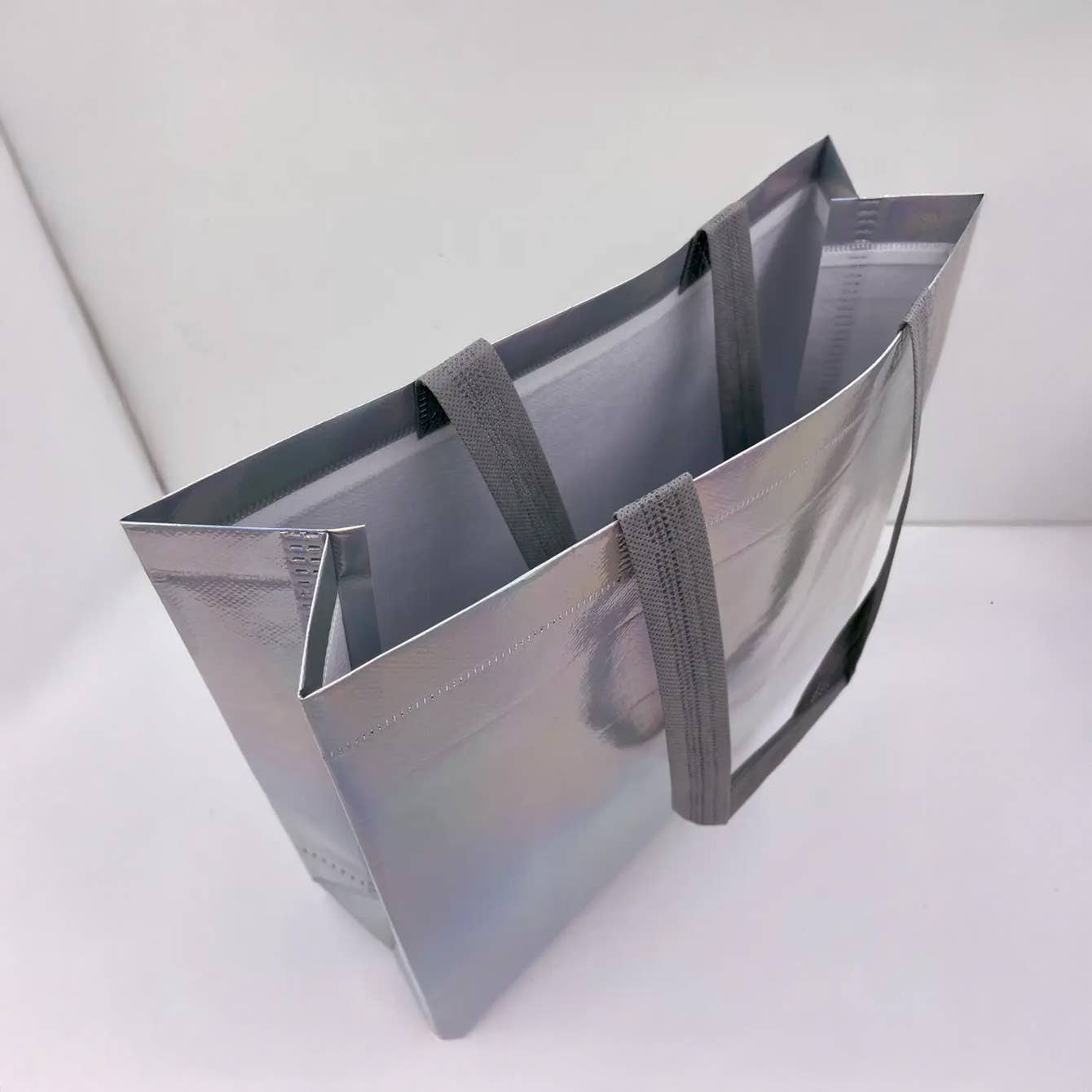 50pcs, 3 Sizes Iridescent Holographic Non-woven Gift Bag
