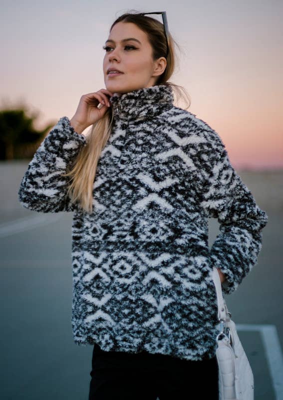 BLACK&WHITE Sherpa Sweater Zipper Collared