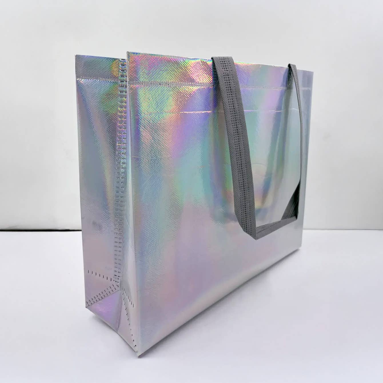 50pcs, 3 Sizes Iridescent Holographic Non-woven Gift Bag
