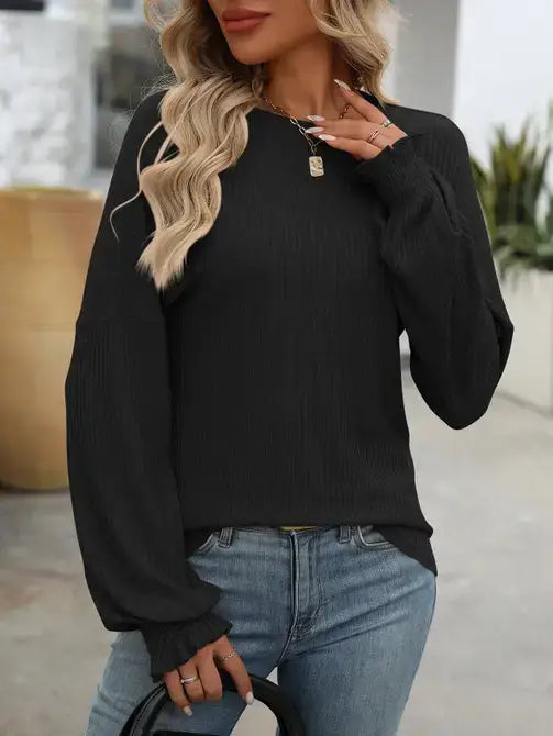 Casual Ribbed Long-Sleeve Sweater with a Relaxed Silhouette