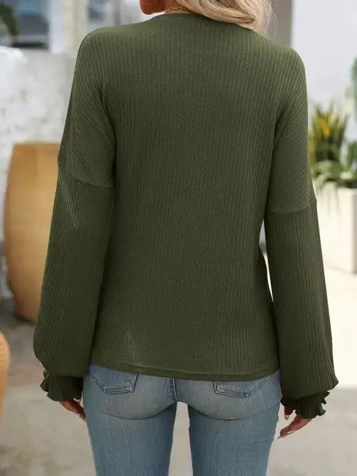 Casual Ribbed Long-Sleeve Sweater with a Relaxed Silhouette