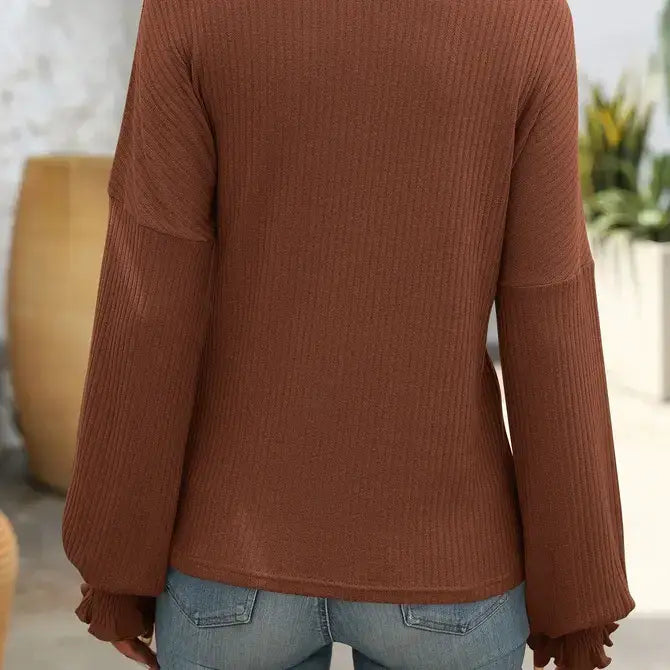 Casual Ribbed Long-Sleeve Sweater with a Relaxed Silhouette
